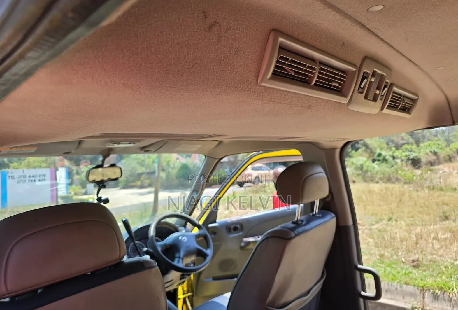 Nissan Caravan (Urvan) 2010 Yellow