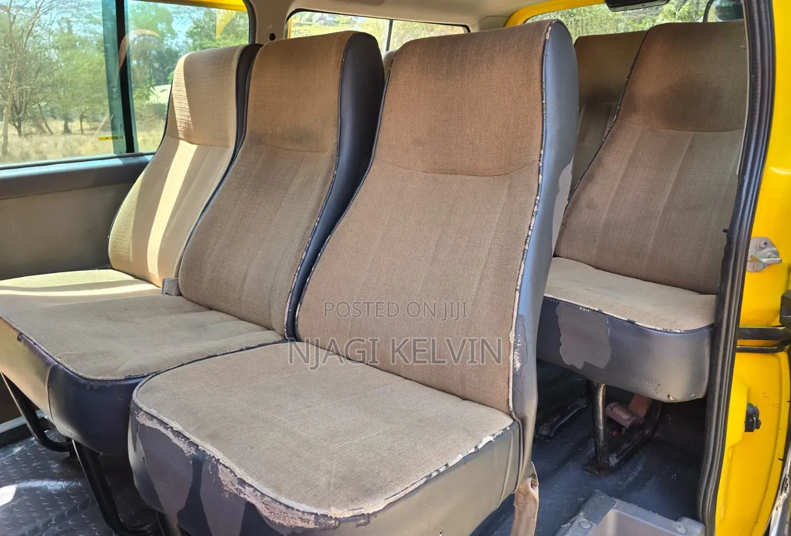 Nissan Caravan (Urvan) 2010 Yellow
