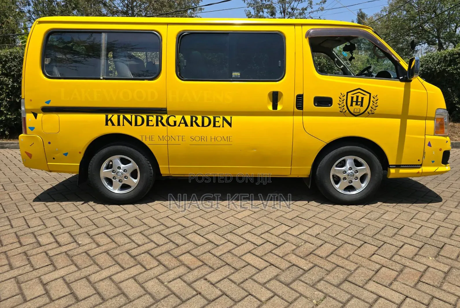 Nissan Caravan (Urvan) 2010 Yellow