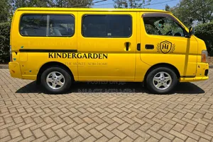 Nissan Caravan (Urvan) 2010 Yellow
