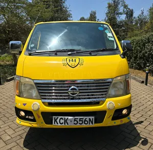 Nissan Caravan (Urvan) 2010 Yellow