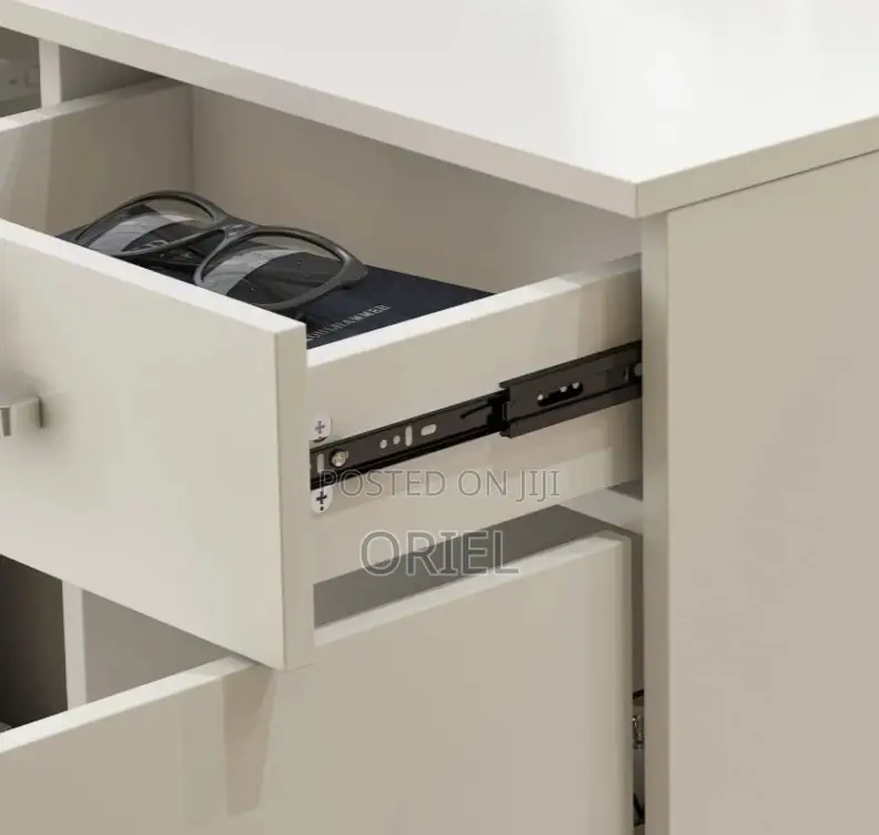 Office Desk : White Reception Desk