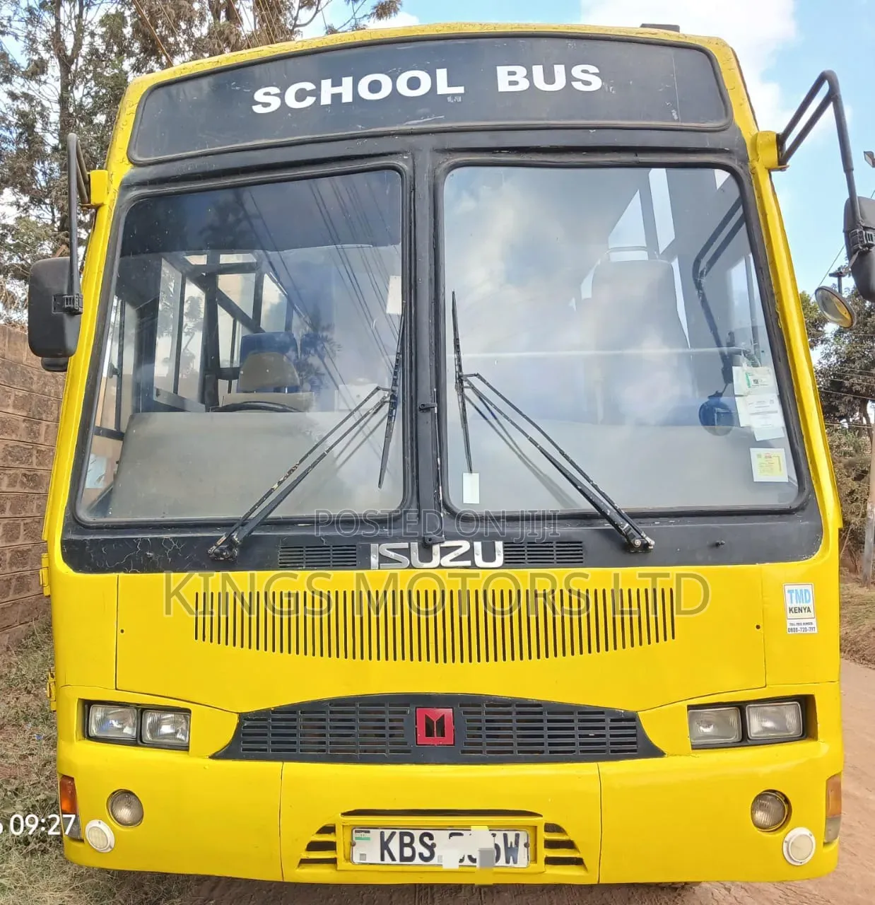 Isuzu Executive Bus 2010 Yellow