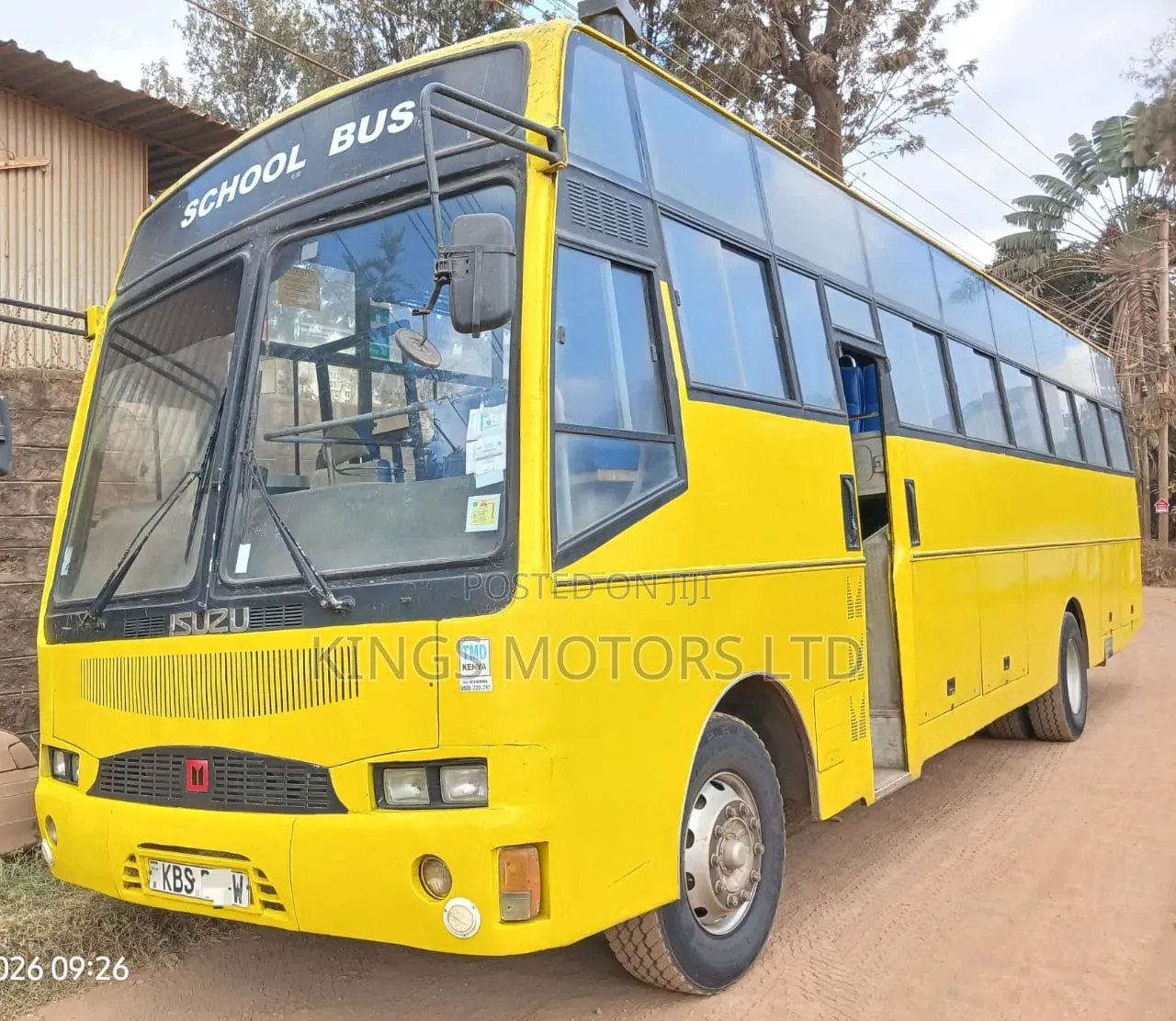 Isuzu Executive Bus 2010 Yellow
