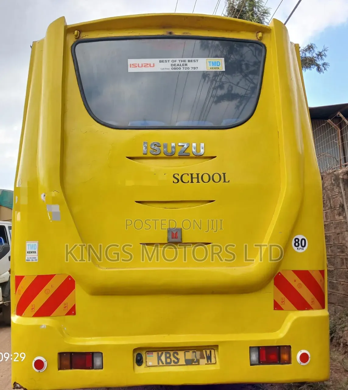 Isuzu Executive Bus 2010 Yellow