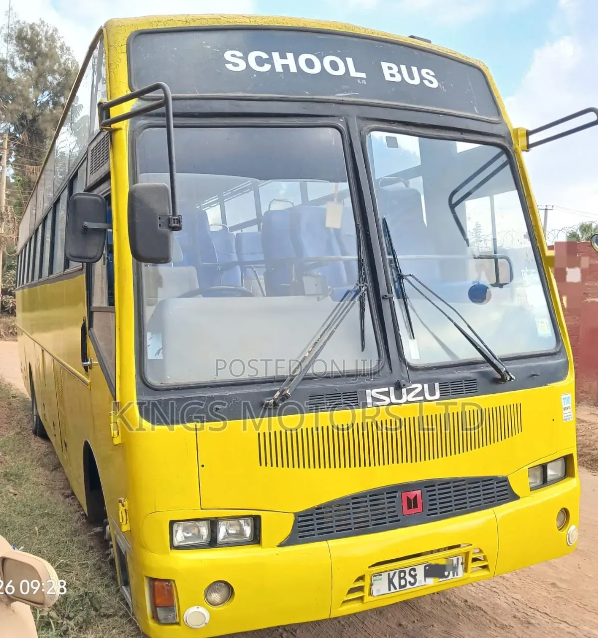 Isuzu Executive Bus 2010 Yellow