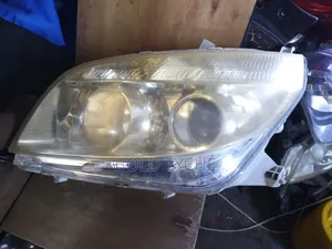 Toyota Rush Xenon Headlight