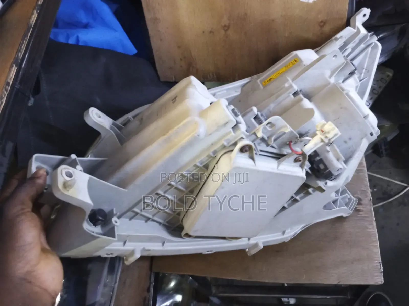 Toyota Rush Xenon Headlight