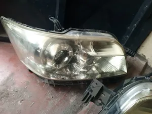 Toyota Rumion Headlight
