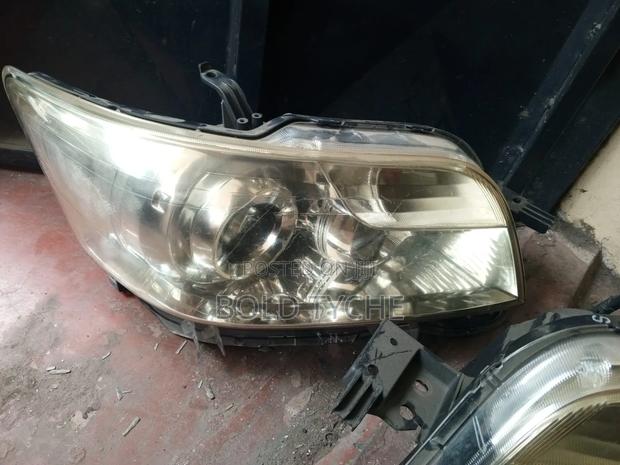 Toyota Rumion Headlight