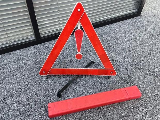 2pcs Foldable Life Saversal Alerts Oncoming Drivers of Car Breakdown