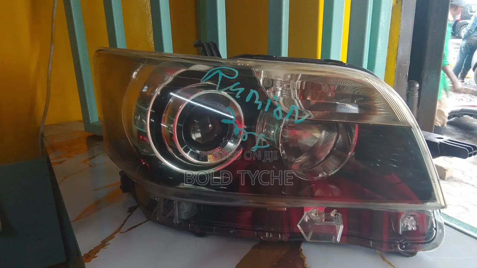 Toyota Rumion Headlight