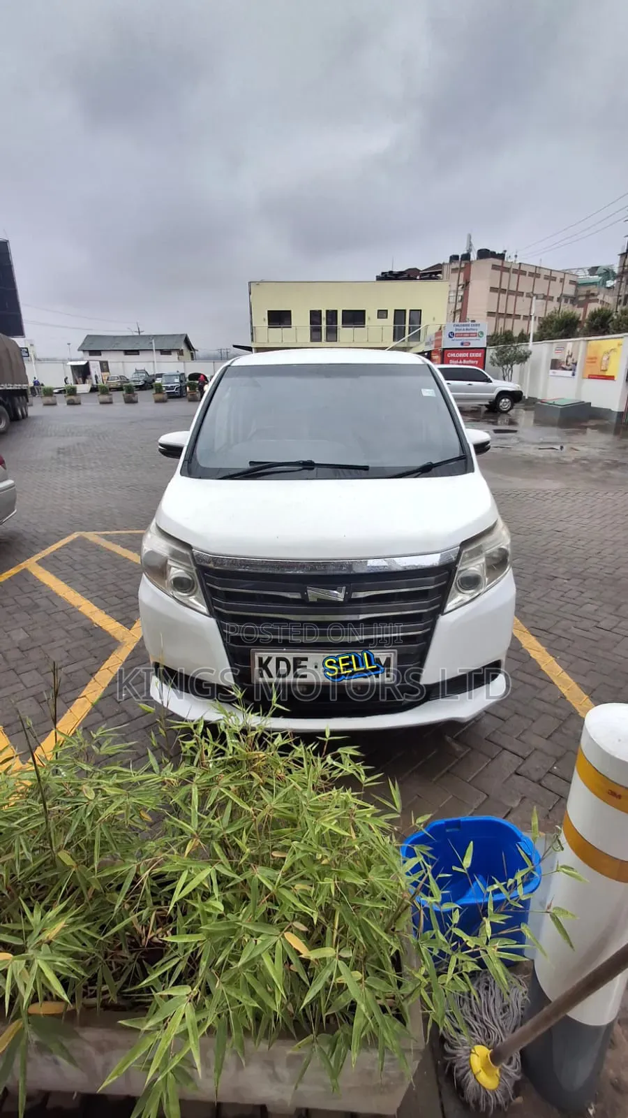 Toyota Noah 2014 White