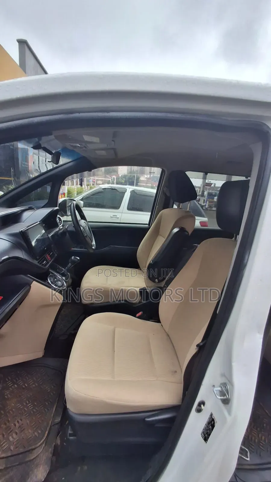 Toyota Noah 2014 White