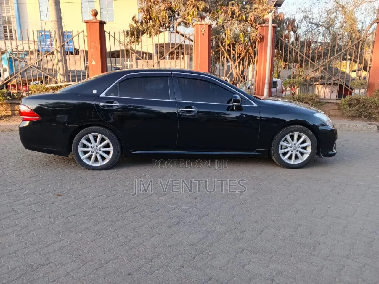 Toyota Crown 2012 Black