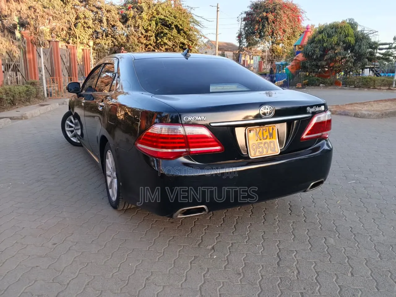 Toyota Crown 2012 Black