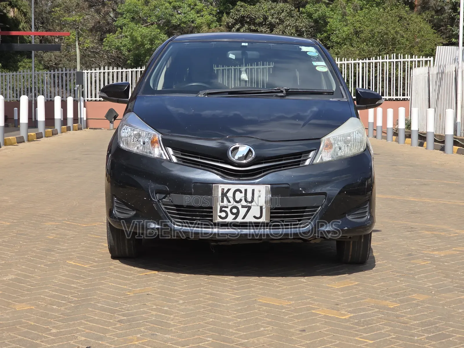 Toyota Vitz 2011 Black
