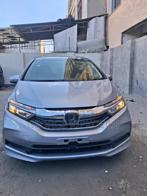 Honda Fit Shuttle 1.5 Hybrid 2WD 2019 Silver