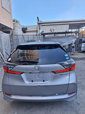 Honda Fit Shuttle 1.5 Hybrid 2WD 2019 Silver