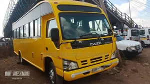 Isuzu NQR 2012 Yellow