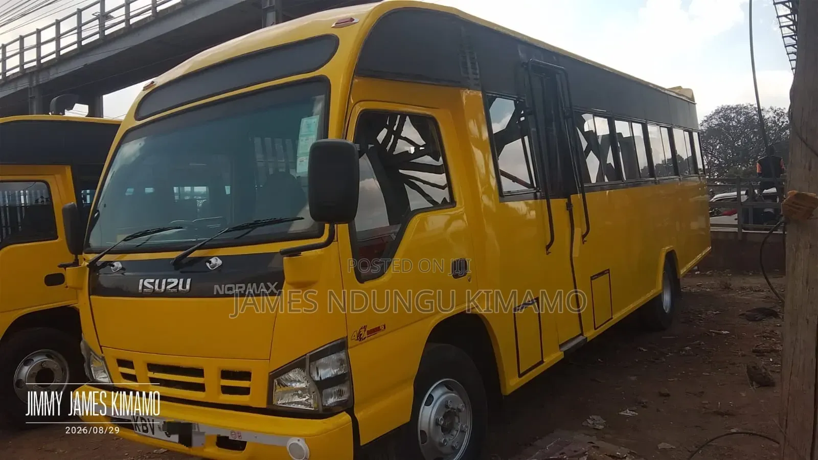 Isuzu NQR 2012 Yellow