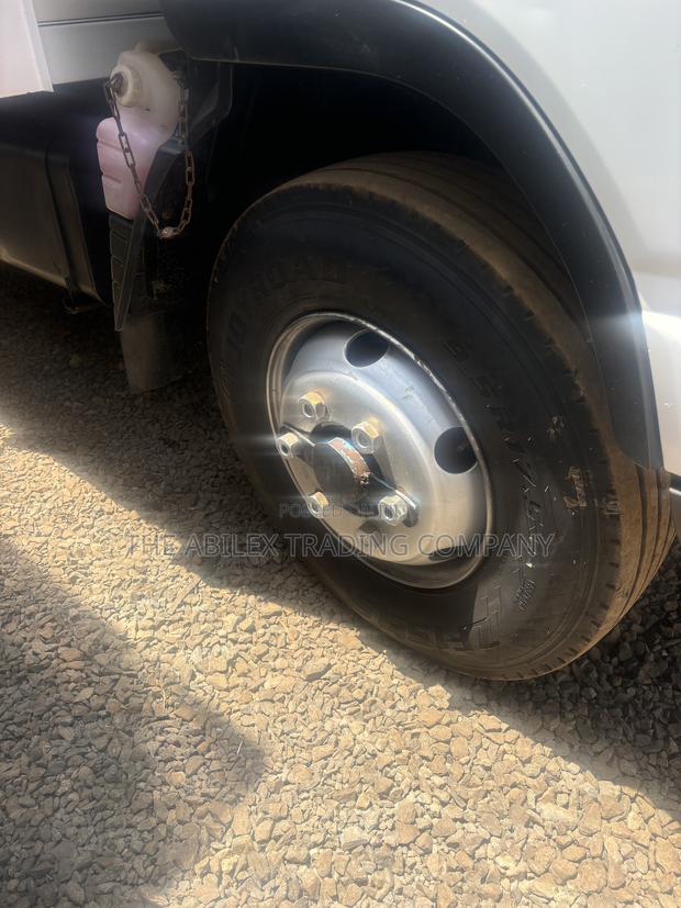 Mitsubishi Canter 2019 White - thumbnail 7