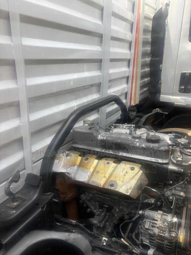 Mitsubishi Canter 2019 White - thumbnail 4