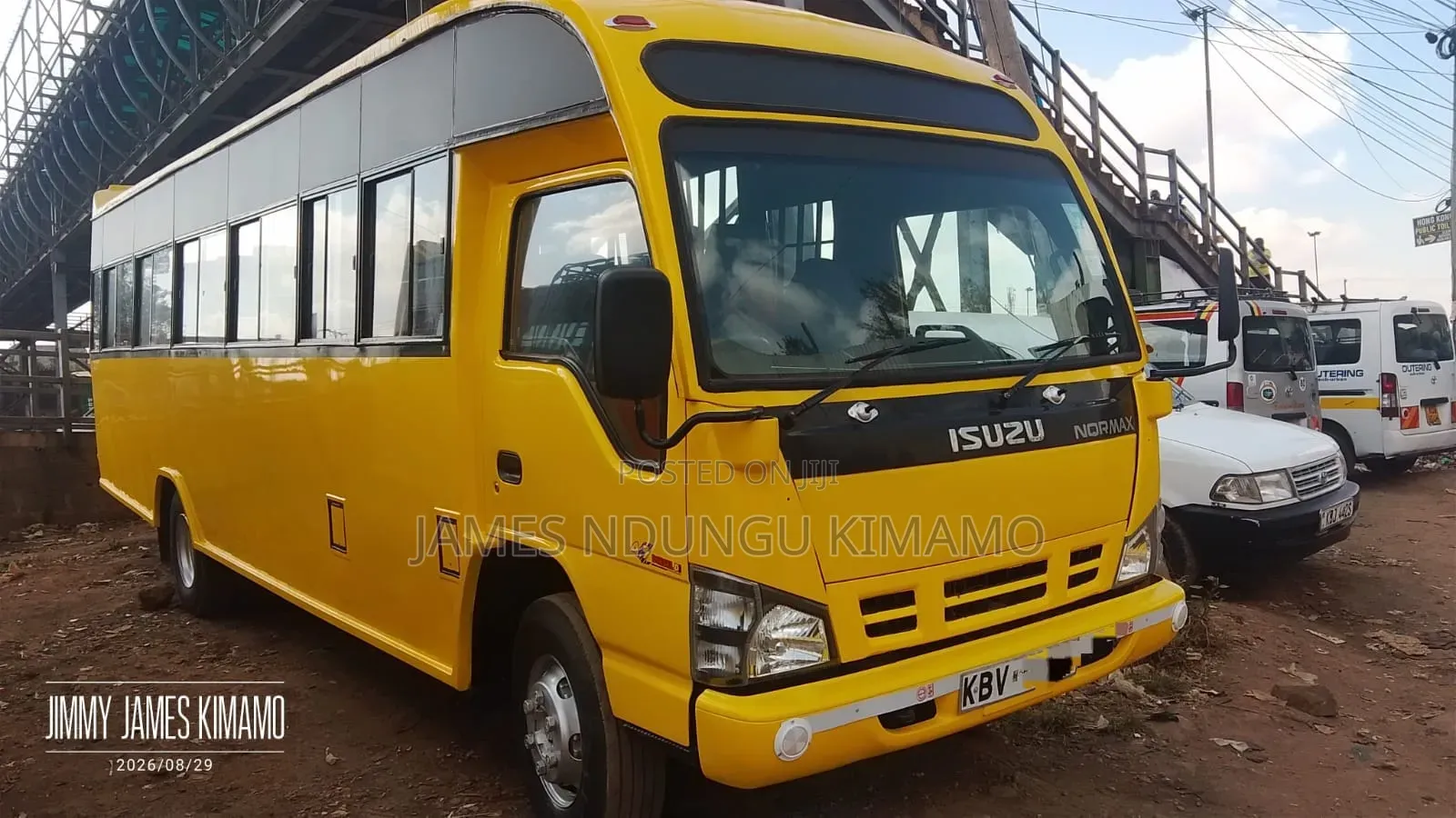 Isuzu NQR 2012 Yellow