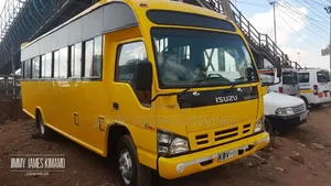 Isuzu NQR 2012 Yellow