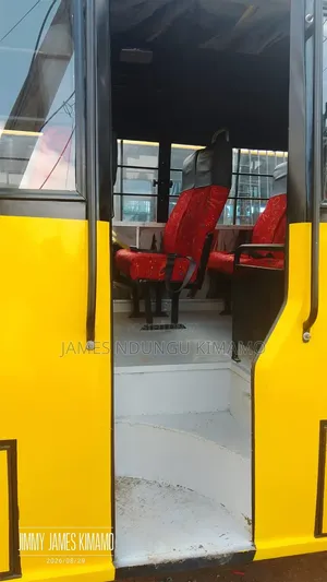 Isuzu NQR 2012 Yellow