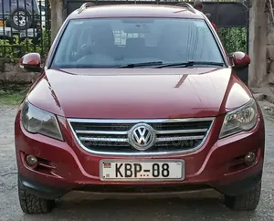 Volkswagen Tiguan S 2011 Maroon