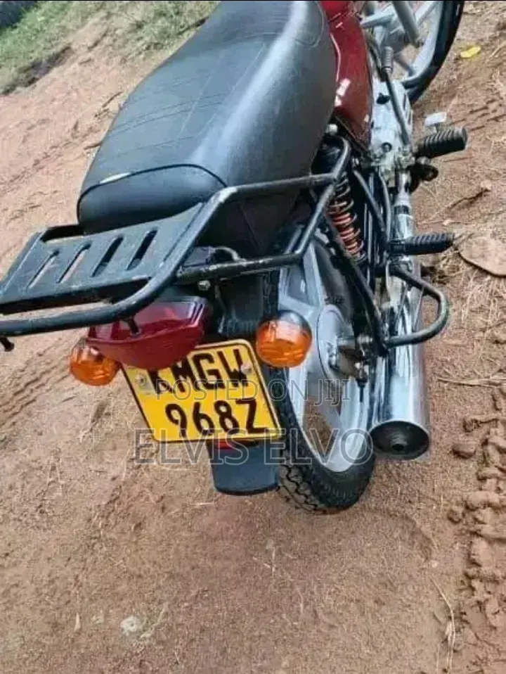 Bajaj Boxer 2025 Red