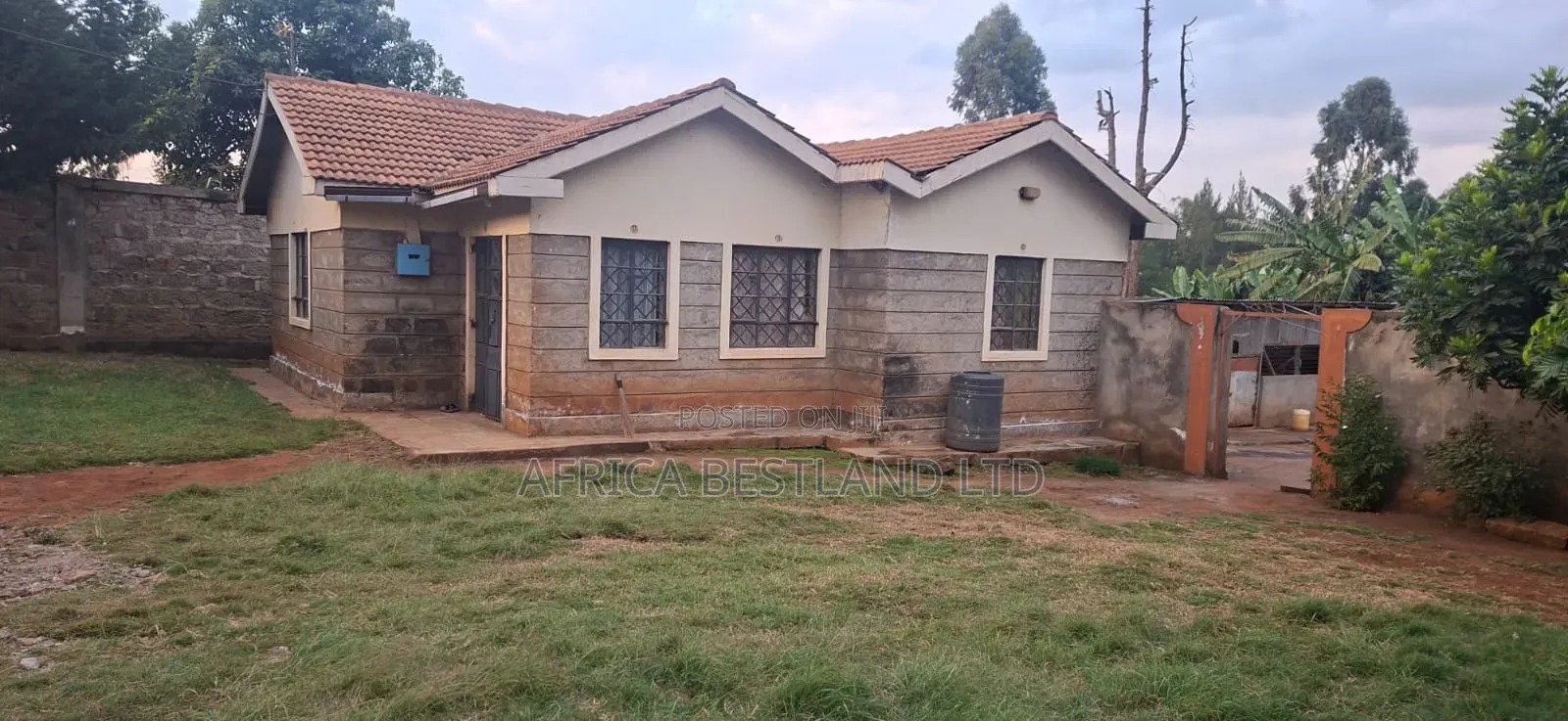 🏡🥑 2-Bedroom Bungalow on 2 Acres