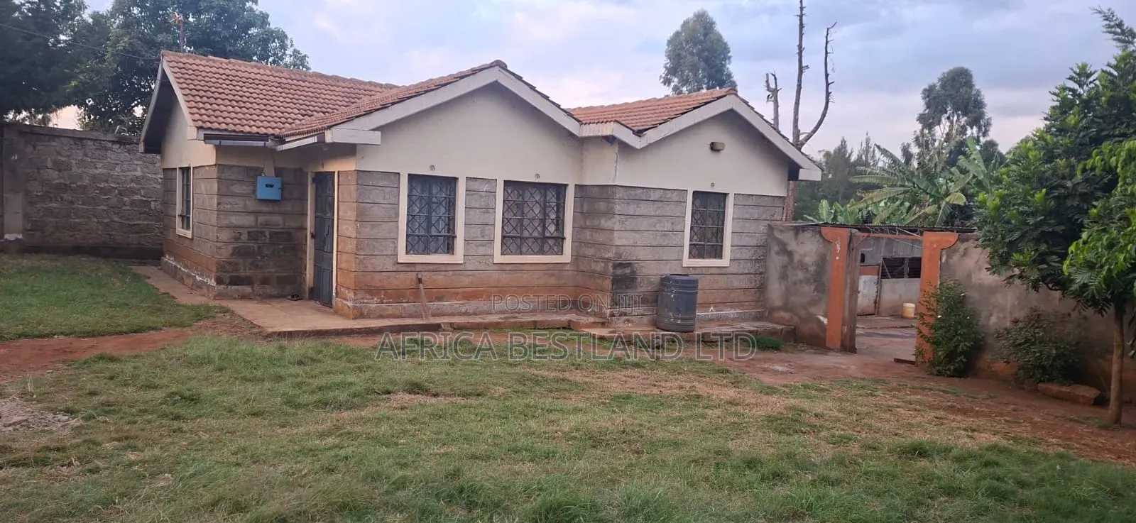 🏡🥑 2-Bedroom Bungalow on 2 Acres