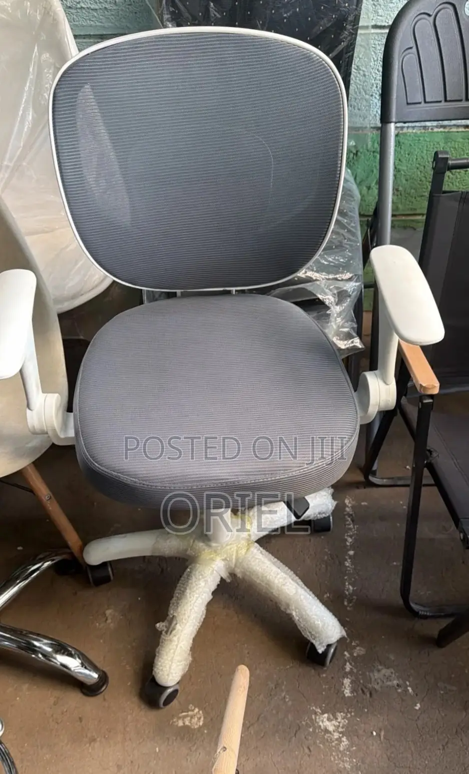 Office Chair : Adjustable Chair With Ergonomic Backrest