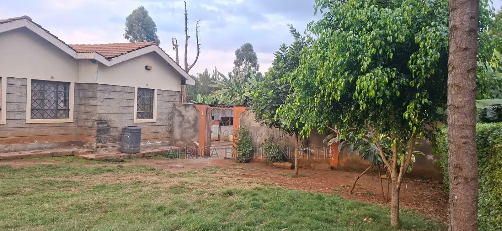 🏡🥑 2-Bedroom Bungalow on 2 Acres