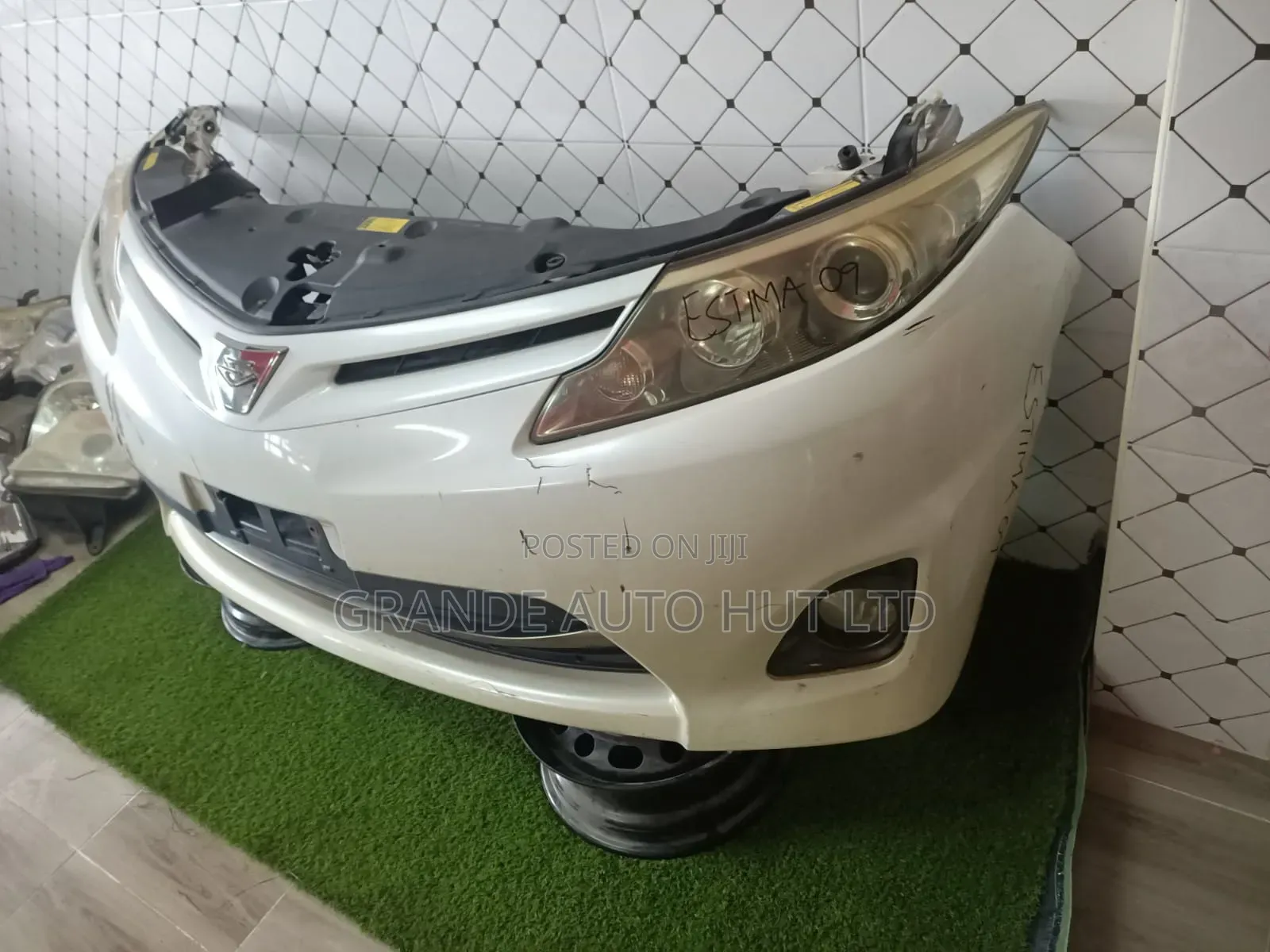 Toyota Estima Nosecut