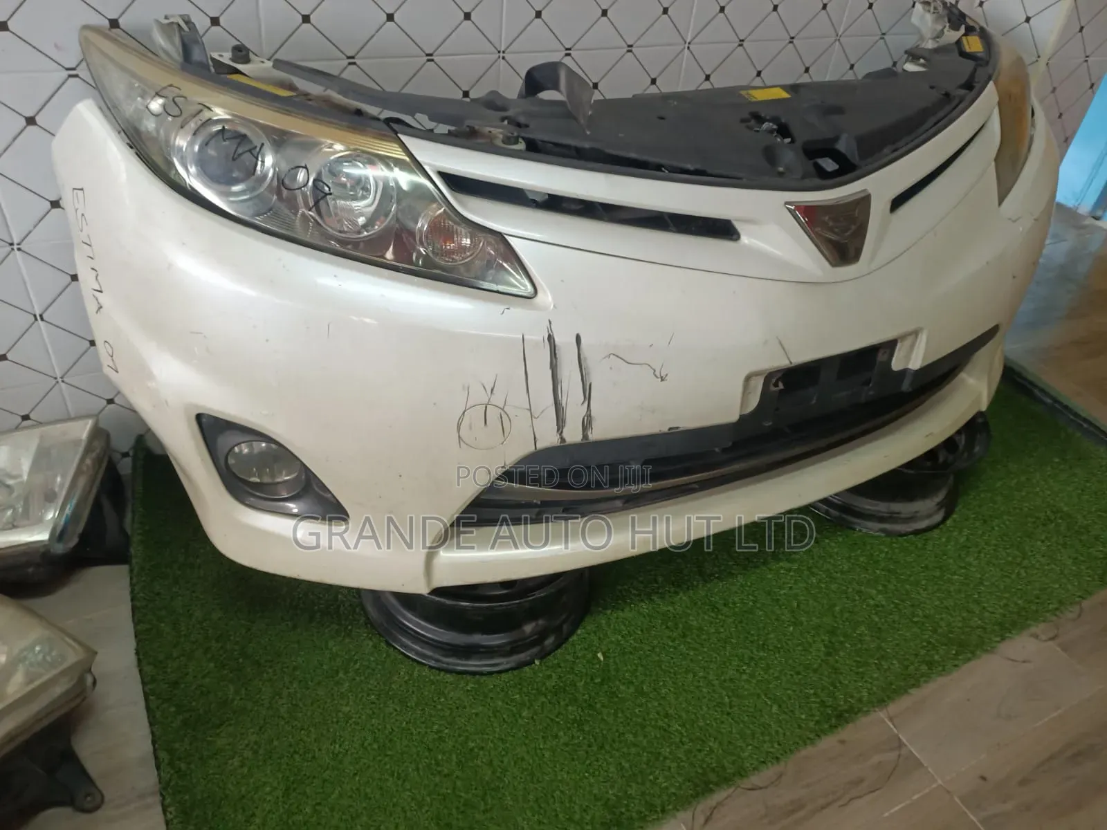 Toyota Estima Nosecut