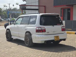 Subaru Forester 2001 White