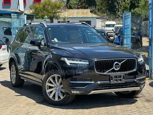 Volvo XC90 T5 Momentum AWD 2019 Black