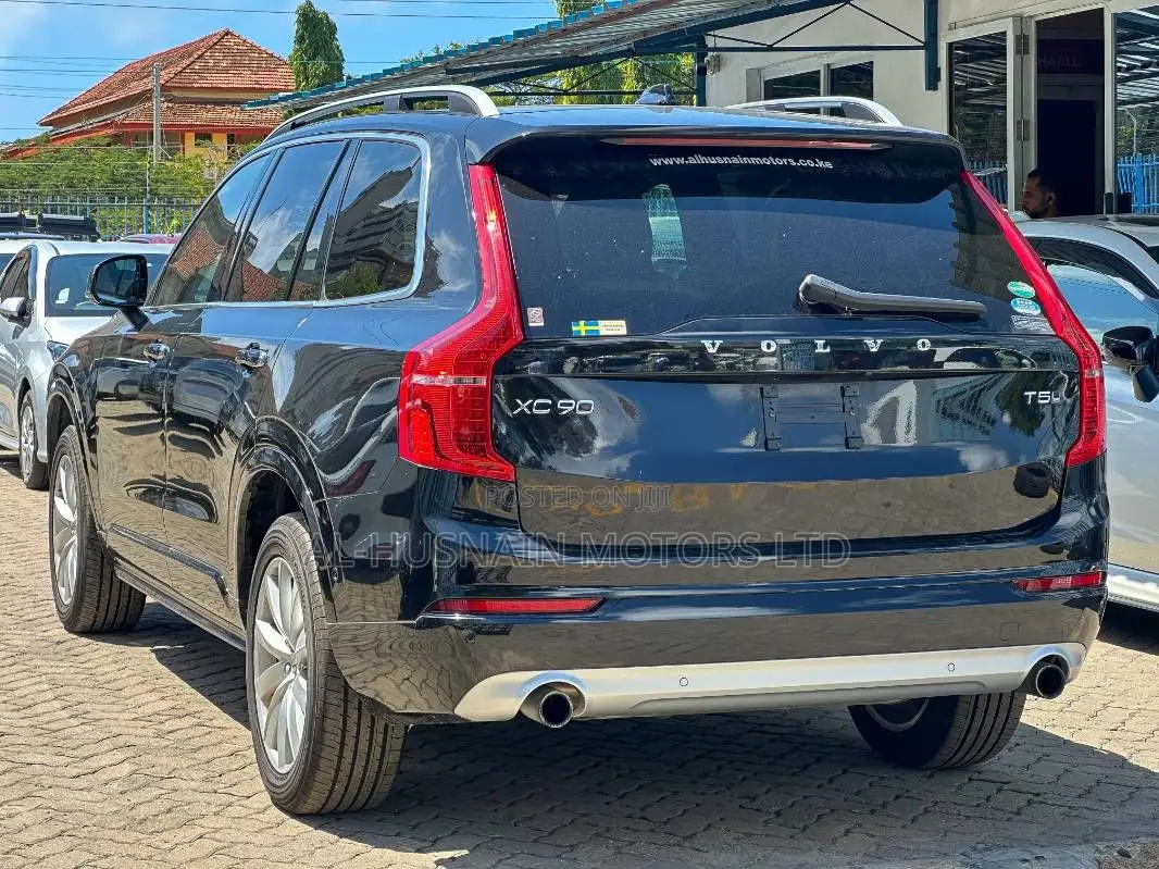 Volvo XC90 T5 Momentum AWD 2019 Black