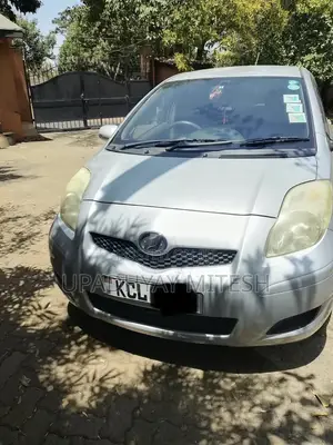 Toyota Vitz 2010 Gray