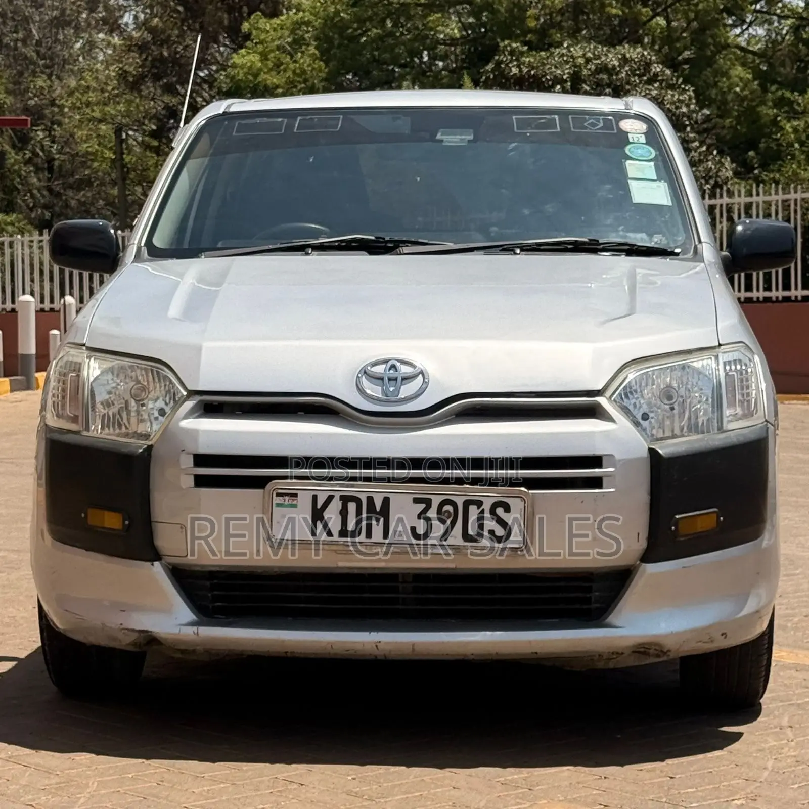 Toyota Vitz 2016 Silver