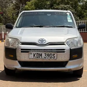 Toyota Vitz 2016 Silver