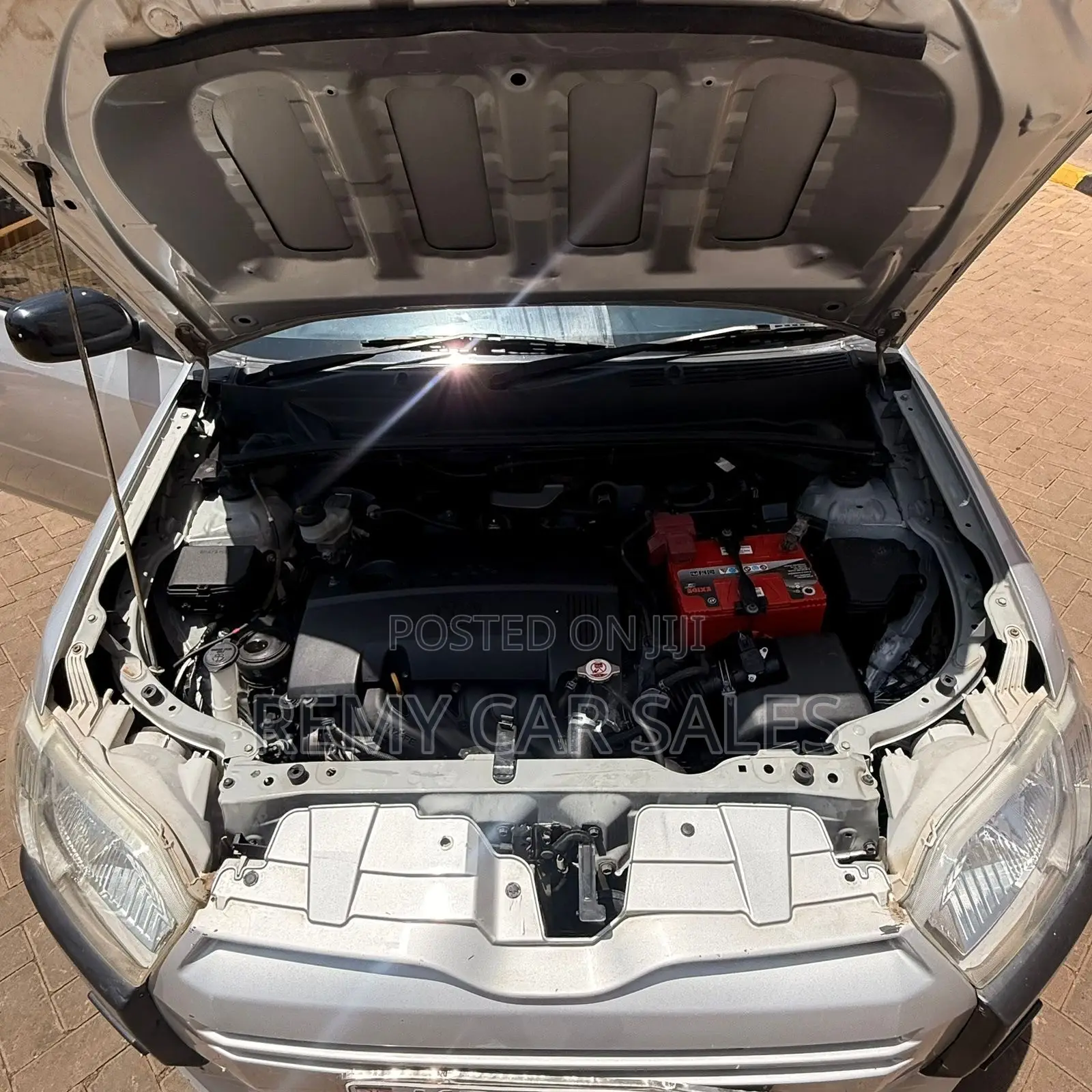 Toyota Vitz 2016 Silver