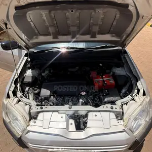 Toyota Vitz 2016 Silver