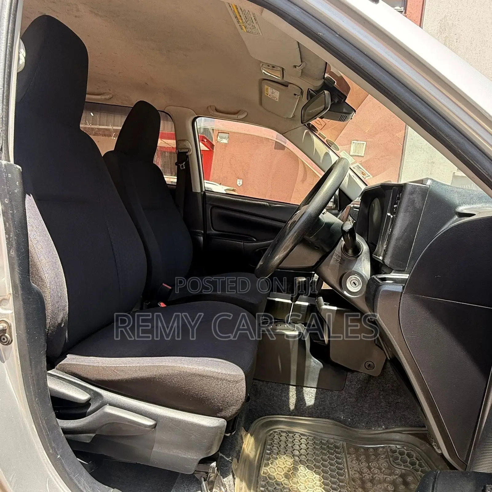 Toyota Vitz 2016 Silver