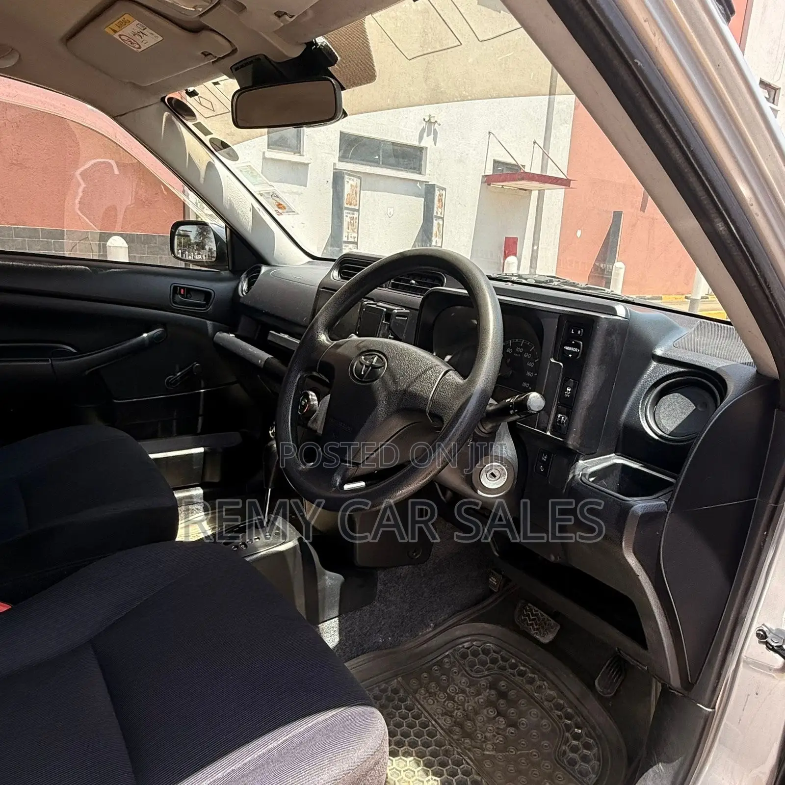 Toyota Vitz 2016 Silver
