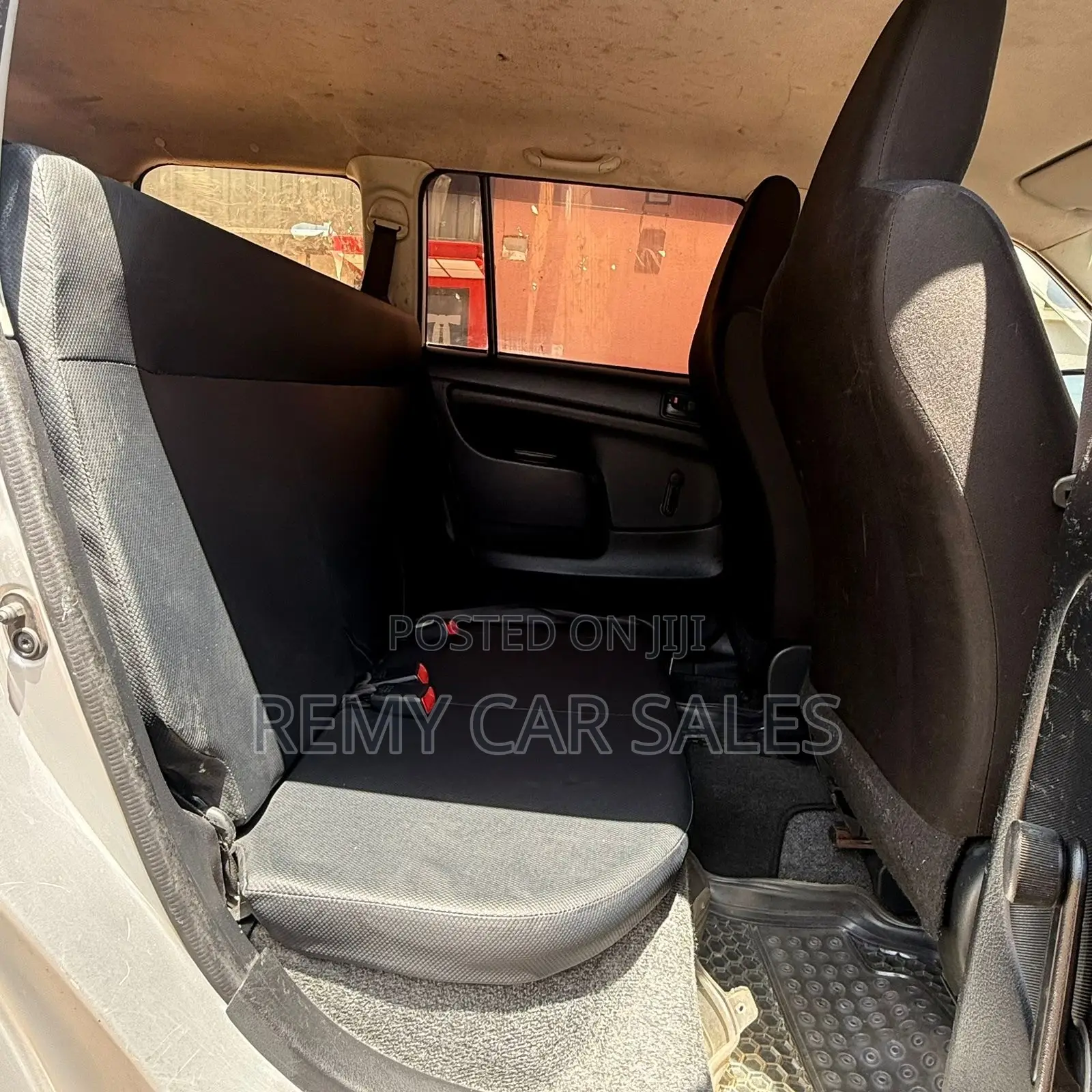 Toyota Vitz 2016 Silver