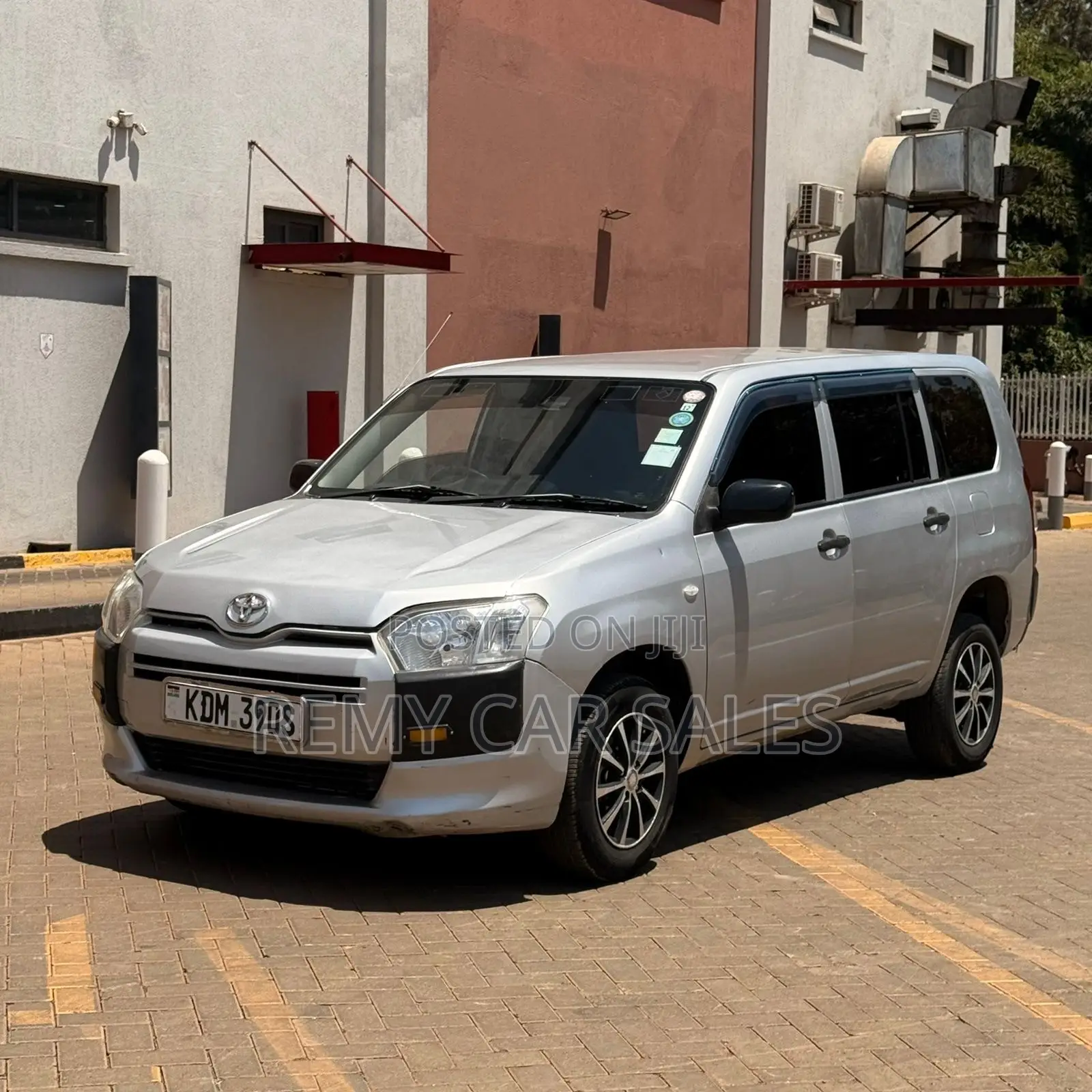 Toyota Vitz 2016 Silver